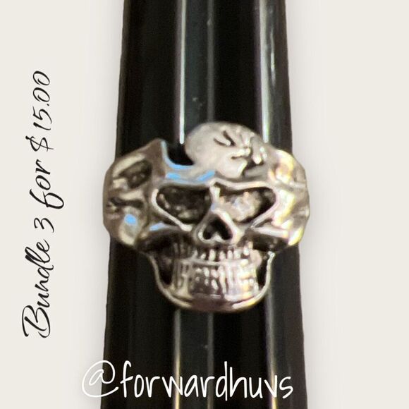 Bundle Sale 3 for $15 | Silver Tone Skull Ring Size 10 - Picture 5 of 6